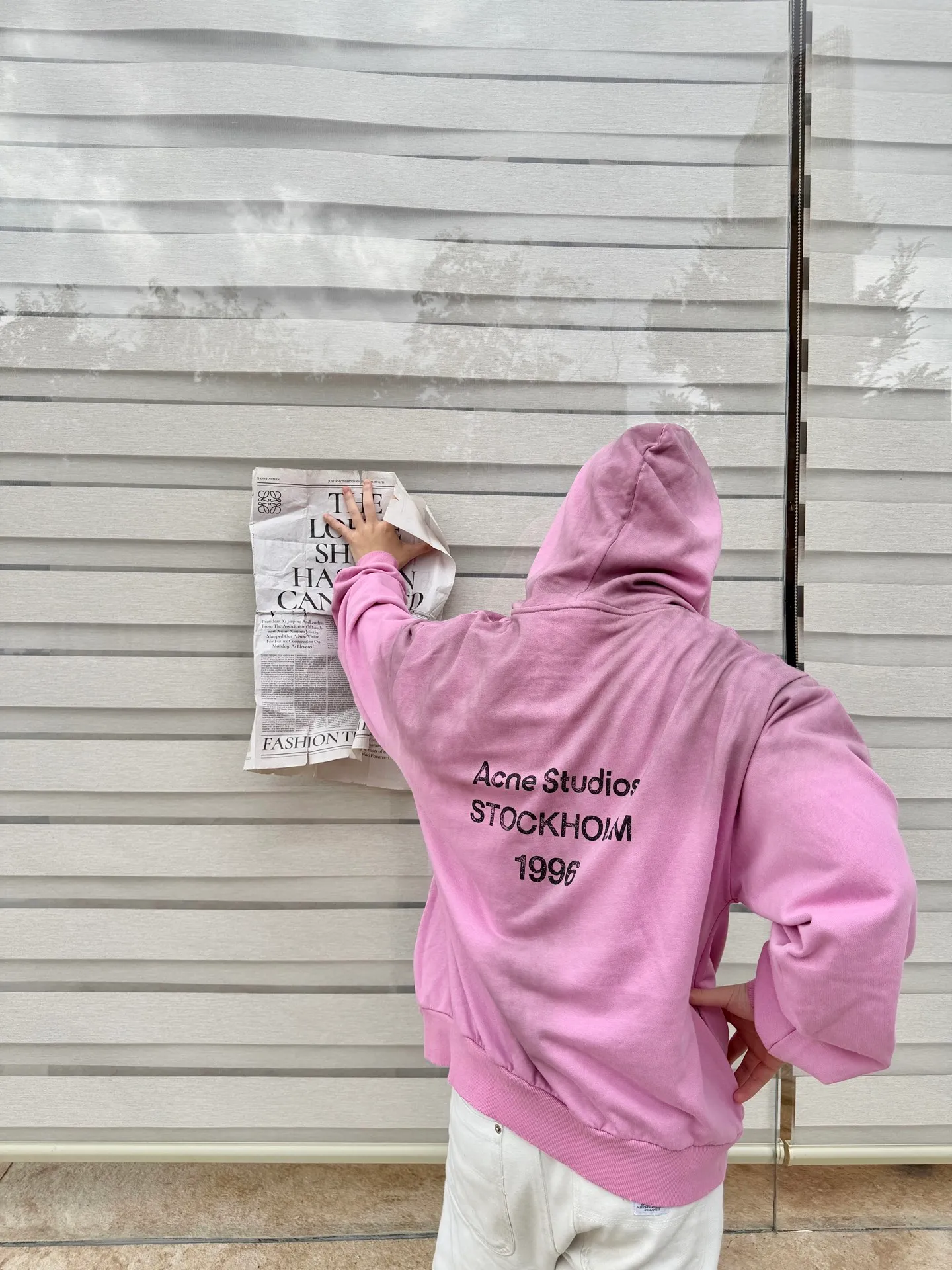 [Upper body picture] Acne mud-dyed washed and distressed hooded sweatshirt (Pink)